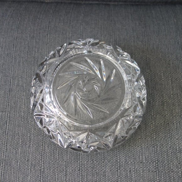 Vintage Fancy Glass Heavy Ash Tray - Picture 5 of 7